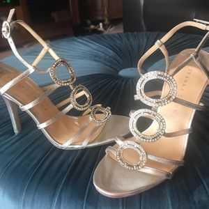 Ivanka Trump - silver leather 8.5